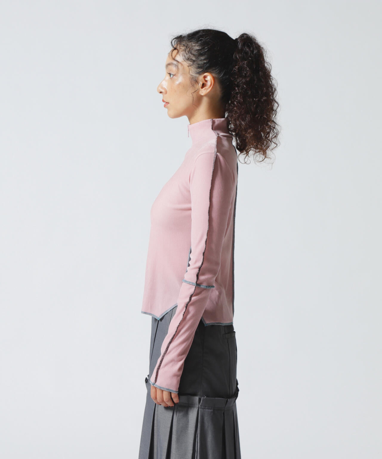 AULA AILA（アウラ アイラ）別注ハイネックベロアTOPS