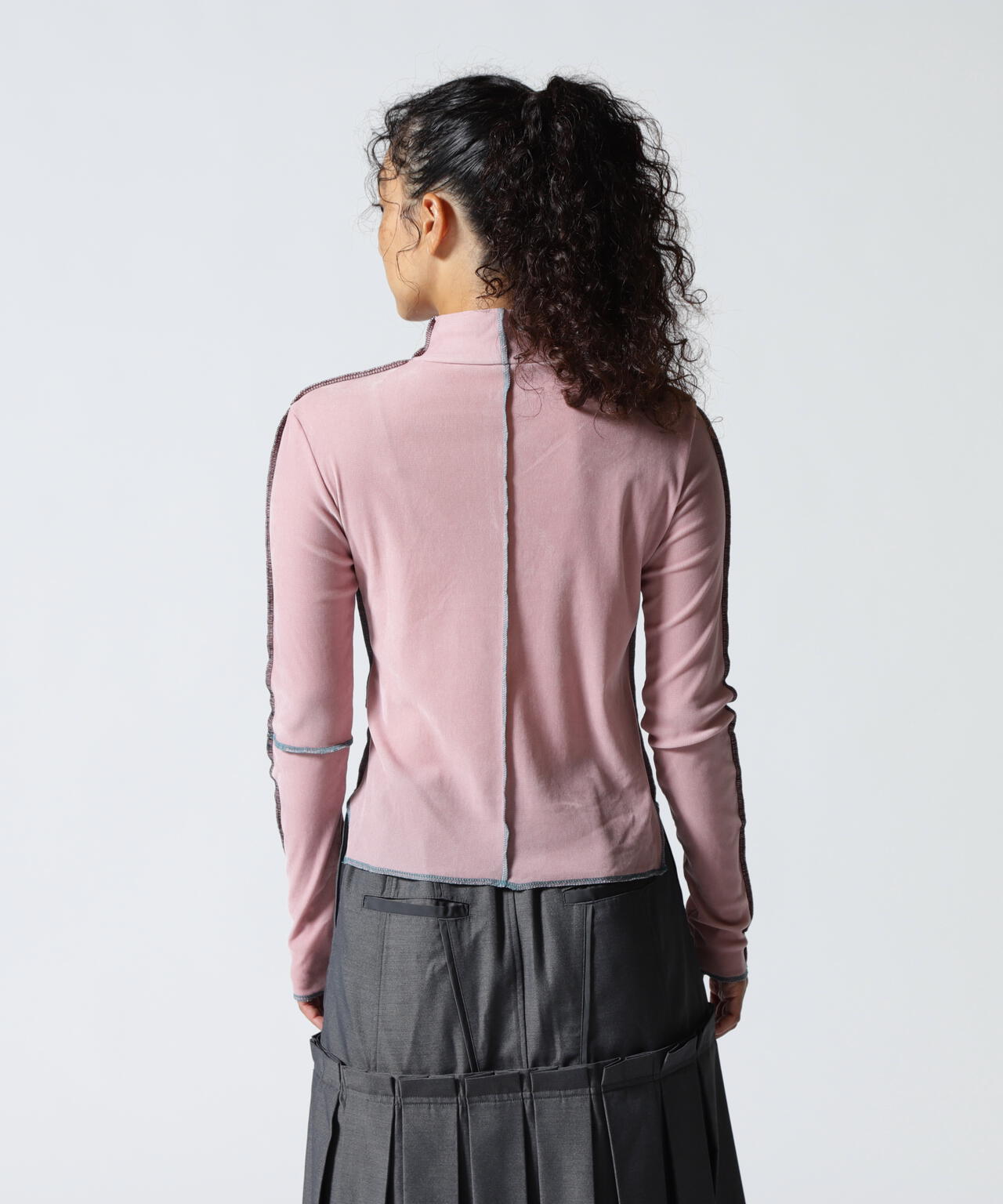 AULA AILA（アウラ アイラ）別注ハイネックベロアTOPS