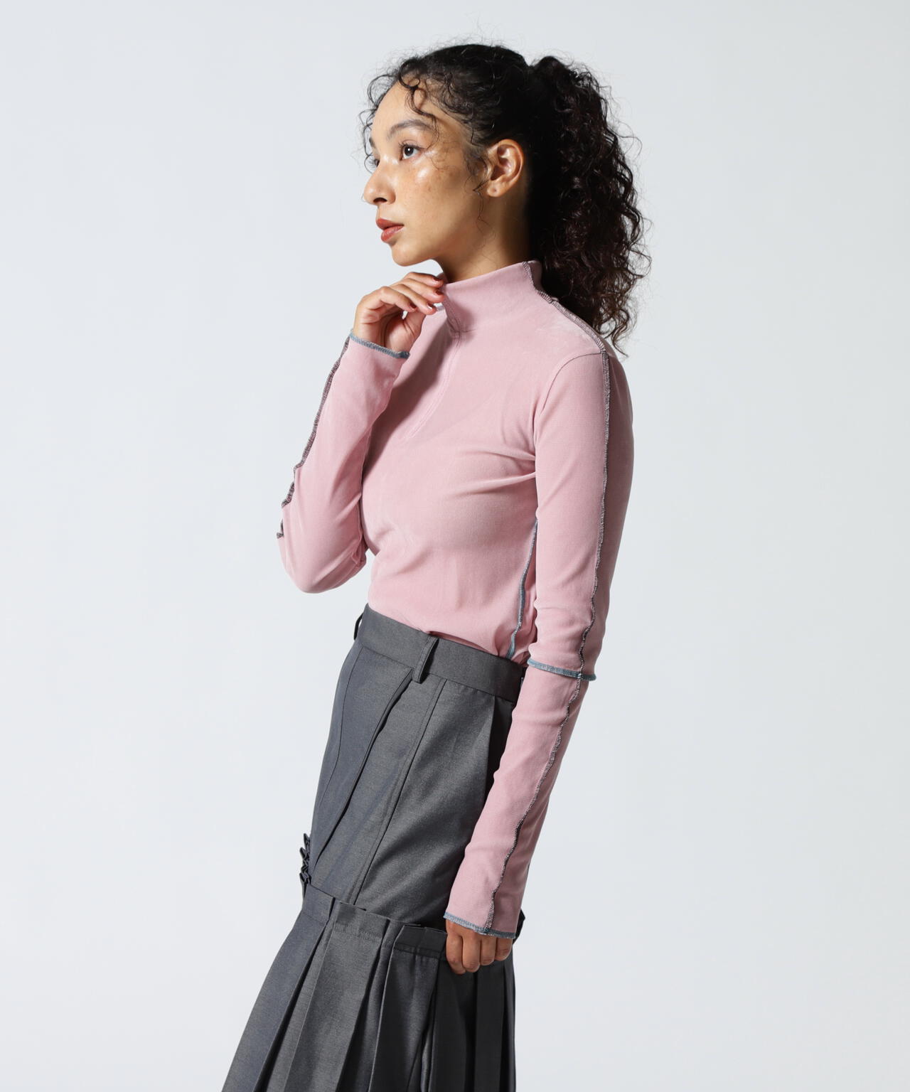 AULA AILA（アウラ アイラ）別注ハイネックベロアTOPS