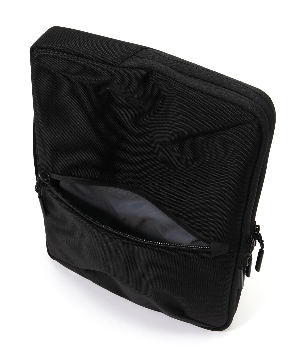 Aer（エアー）Tech Folio 16
