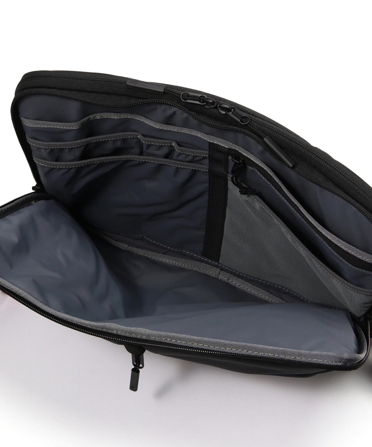 Aer（エアー）Tech Folio 16