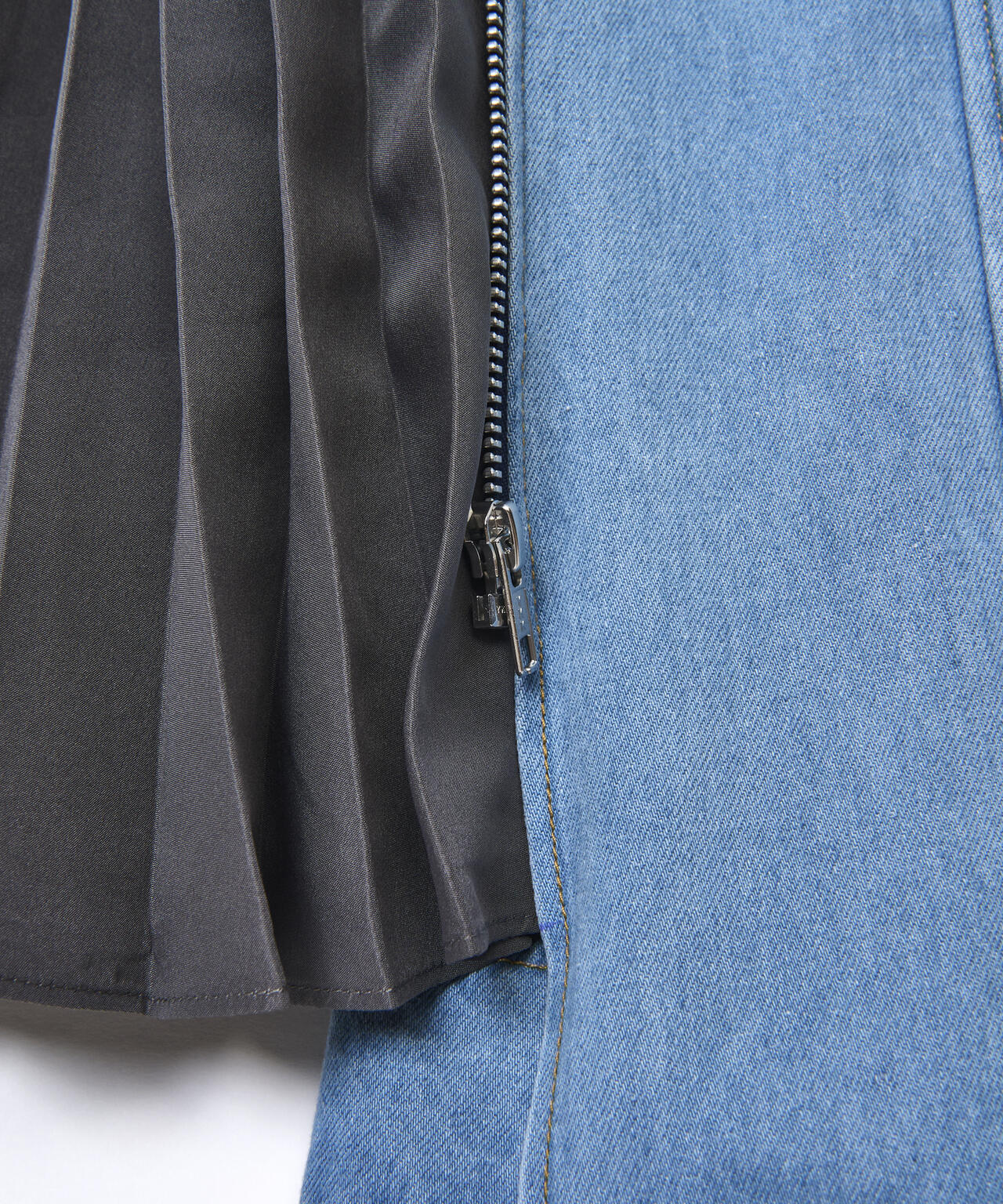 AVIREXｘAULA AILA（アヴィレックスｘアウラアイラ）サイドプリーツジャンスカ