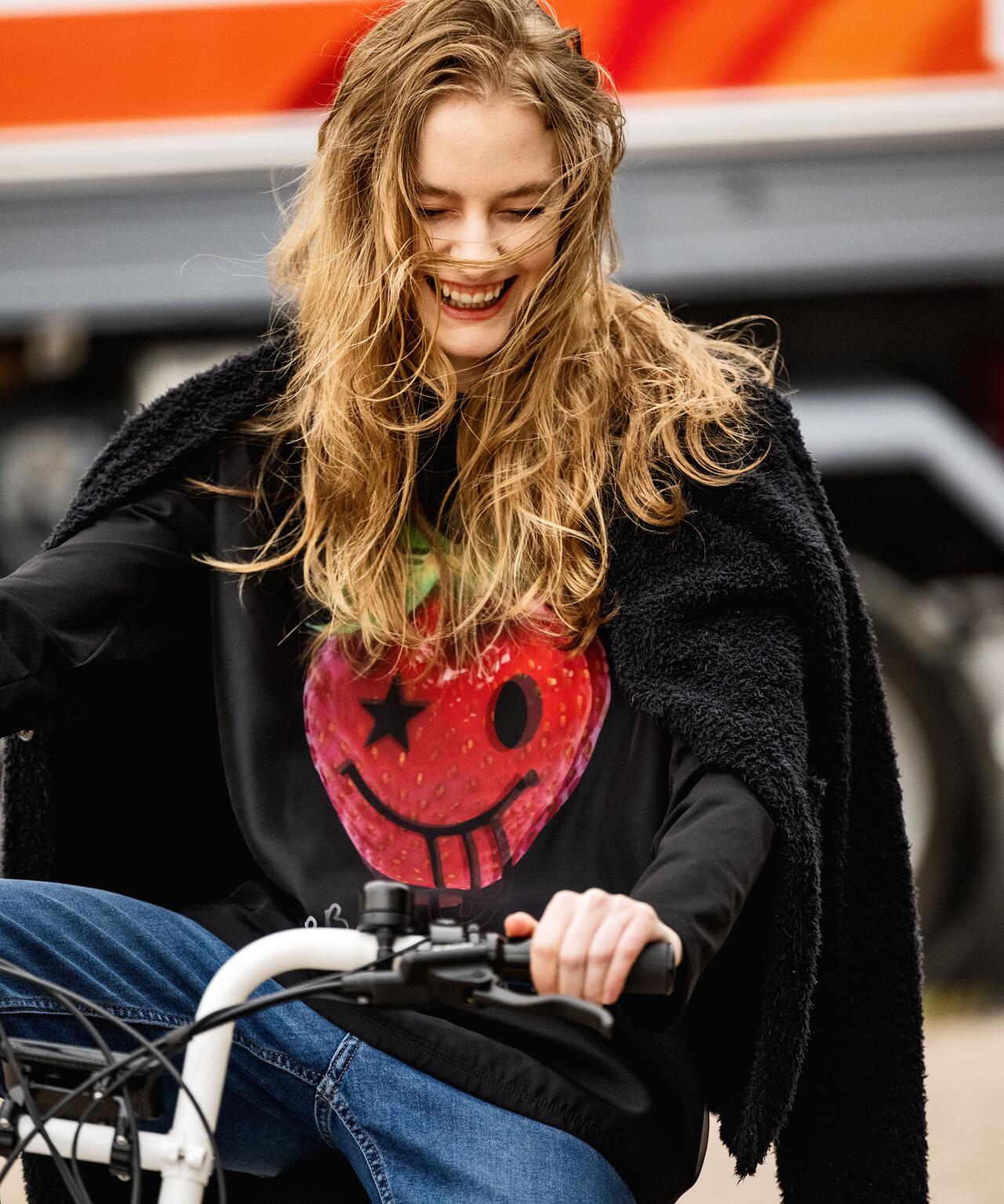 maxsix(マックスシックス）BERRY HAPPY 3D L/S TEE | B'2nd（ビー