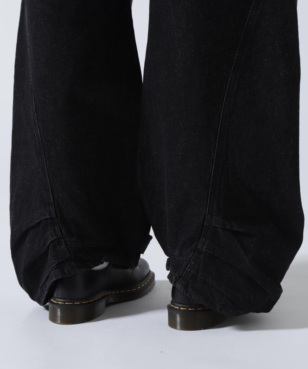 Knuth Marf（クヌースマーフ）tuck design denim pants
