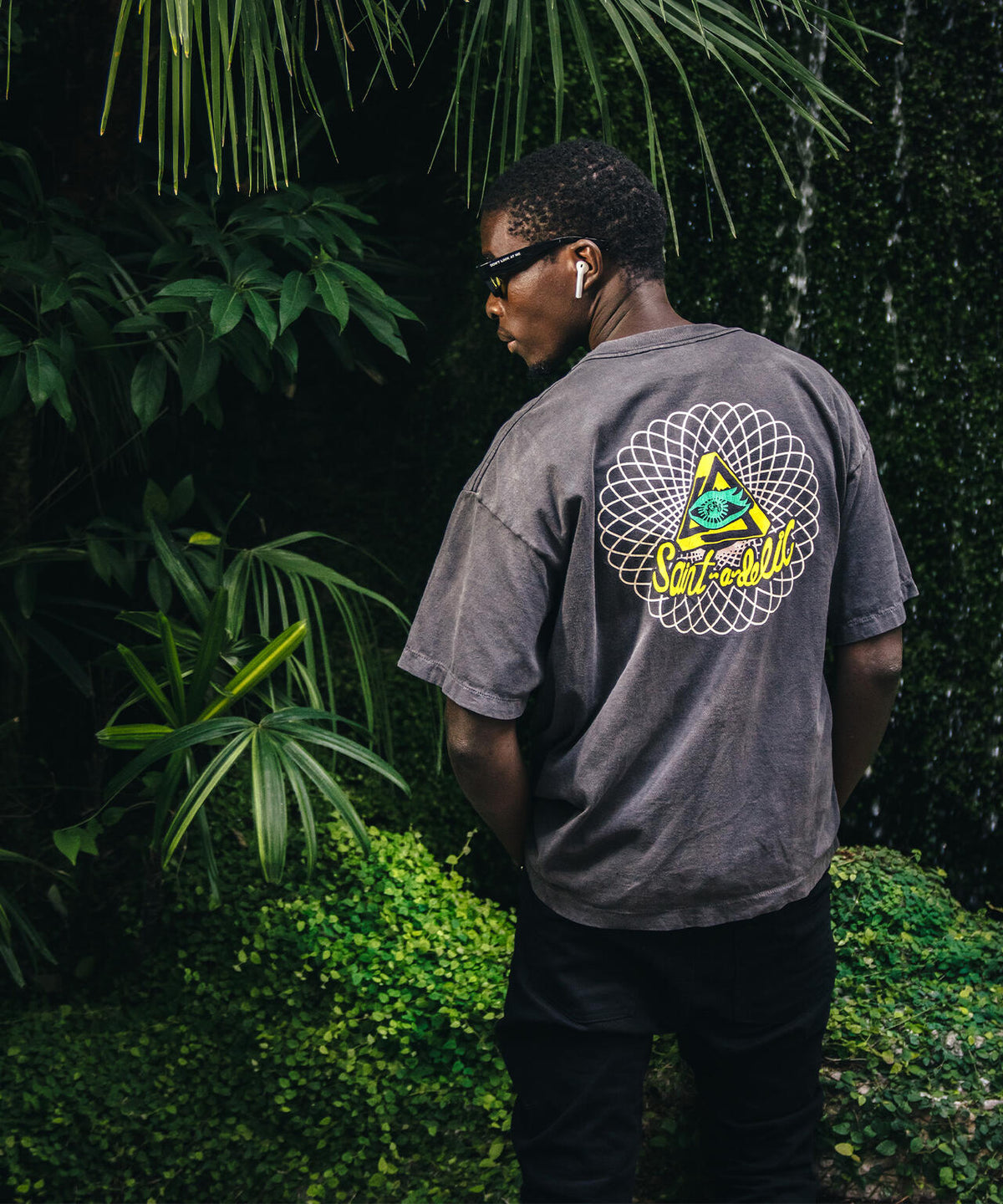 SAINT MX6 × ONE PIECE TEE 