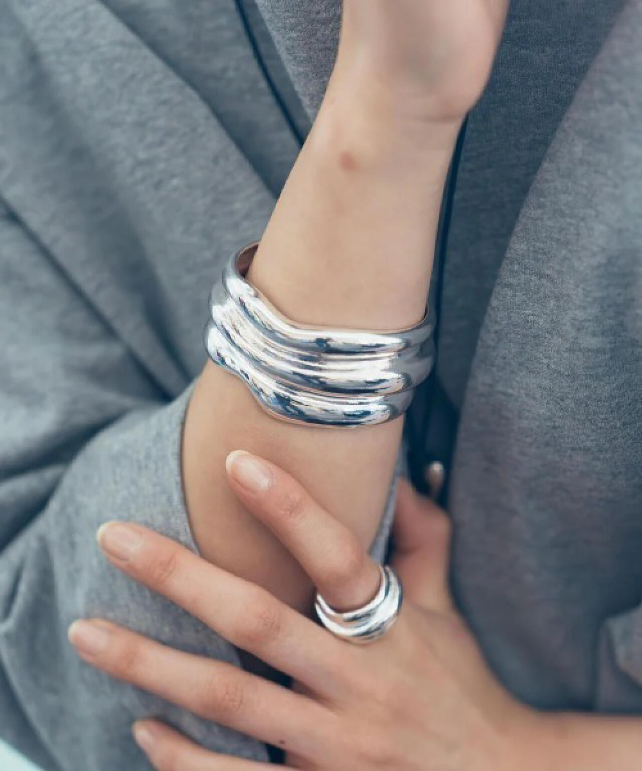 Nothing And Others ウェーブバングル シルバー Nothing And Others/ナッシングアンドアザーズ/New Wave Bangle