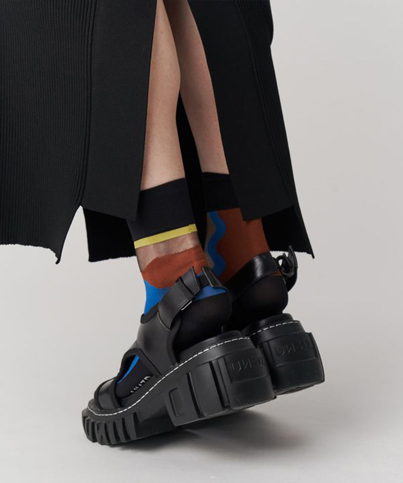 UN3D. HOLE CUTTING LEATHER SANDAL