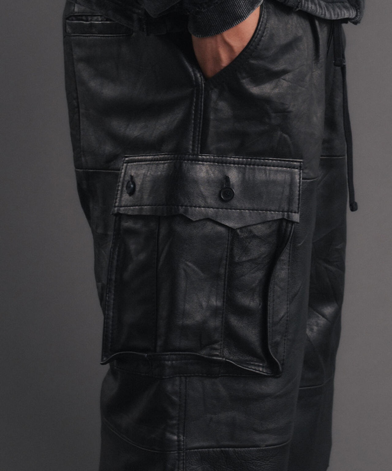 FR(13)NDS/フレンズ/REPRO-LEATHER CARGO SHORTS | ROYAL FLASH