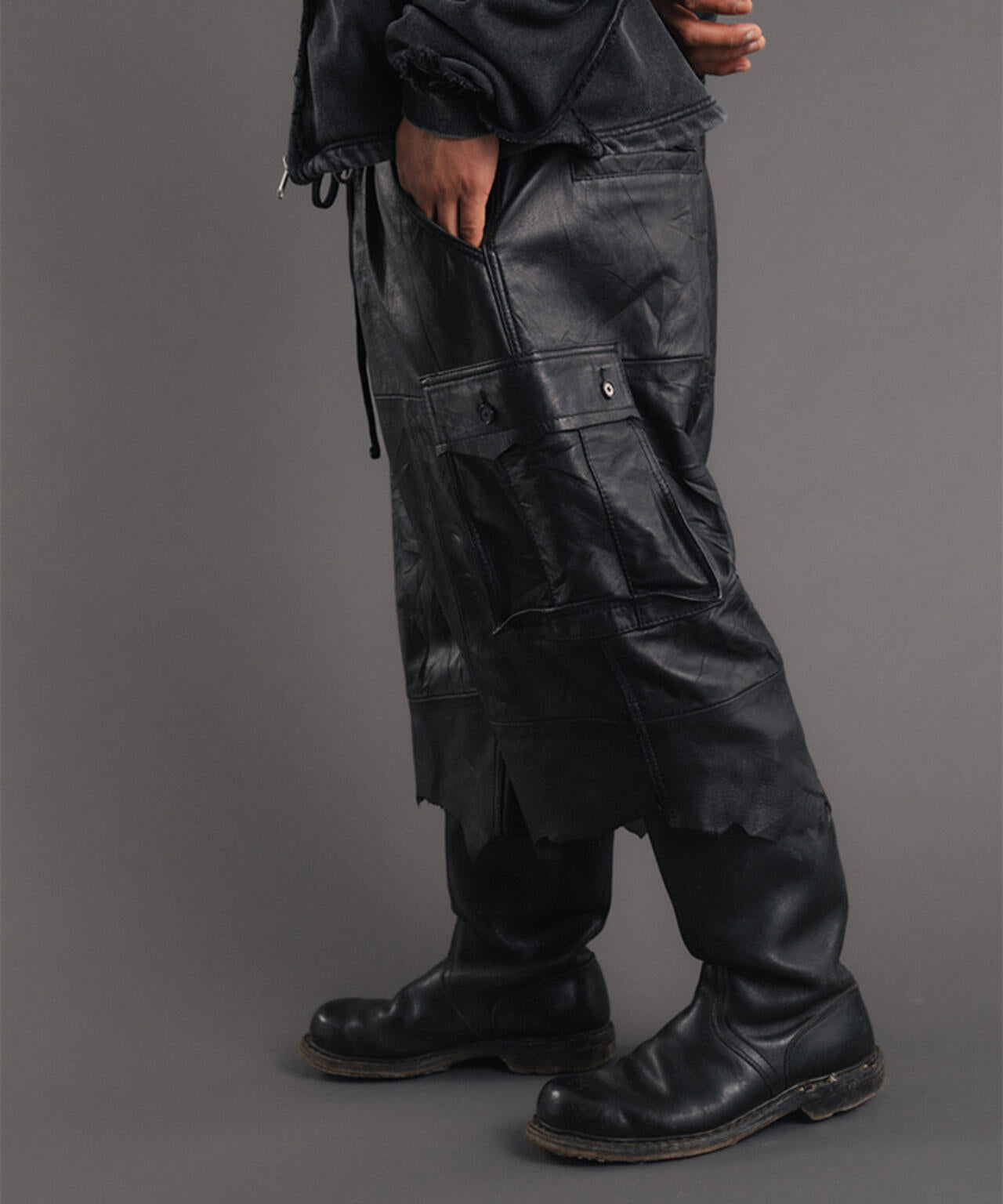 FR(13)NDS/フレンズ/REPRO-LEATHER CARGO SHORTS | ROYAL FLASH