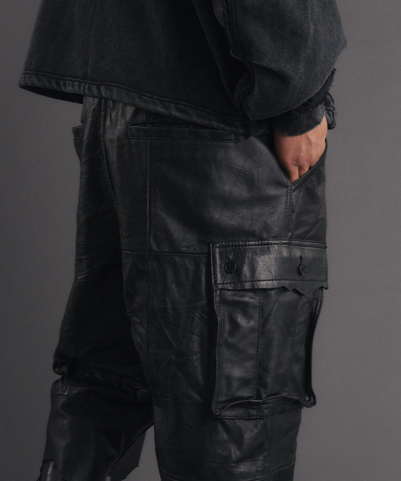 FR(13)NDS/フレンズ/REPRO-LEATHER CARGO SHORTS | ROYAL FLASH