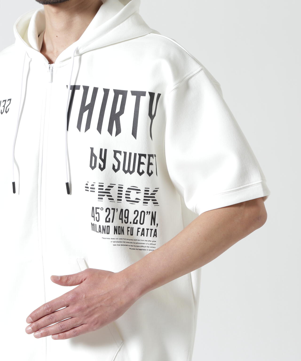 Height 178  Chest 92  Waist 76  hips 95  Shoes 27.0 着用サイズ：L