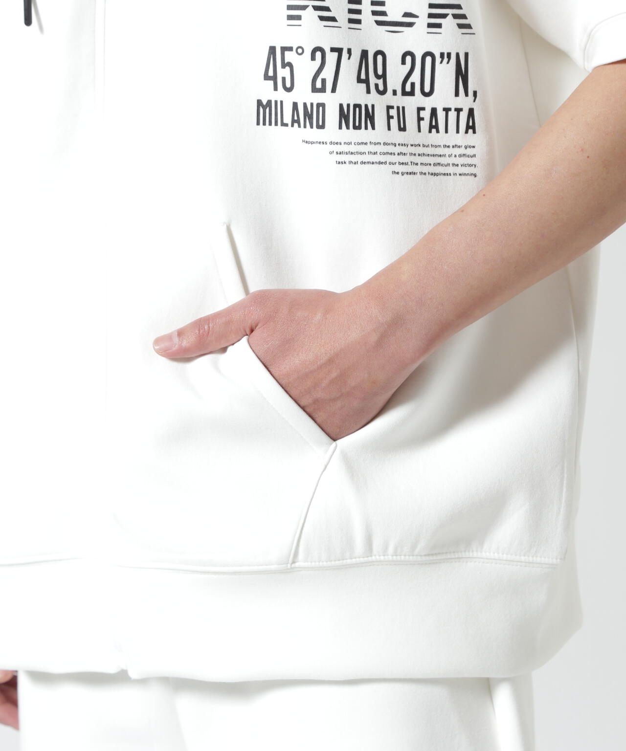 Height 178  Chest 92  Waist 76  hips 95  Shoes 27.0 着用サイズ：L
