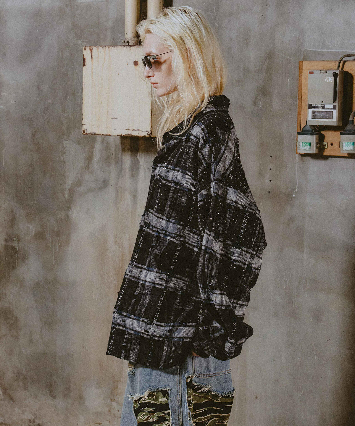 FR(13)NDS/フレンズ/RHINES STONE DAMEGE SHIRTS