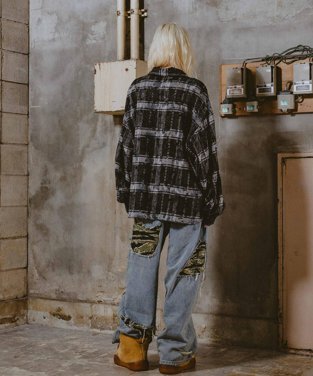 FR(13)NDS/フレンズ/RHINES STONE DAMEGE SHIRTS
