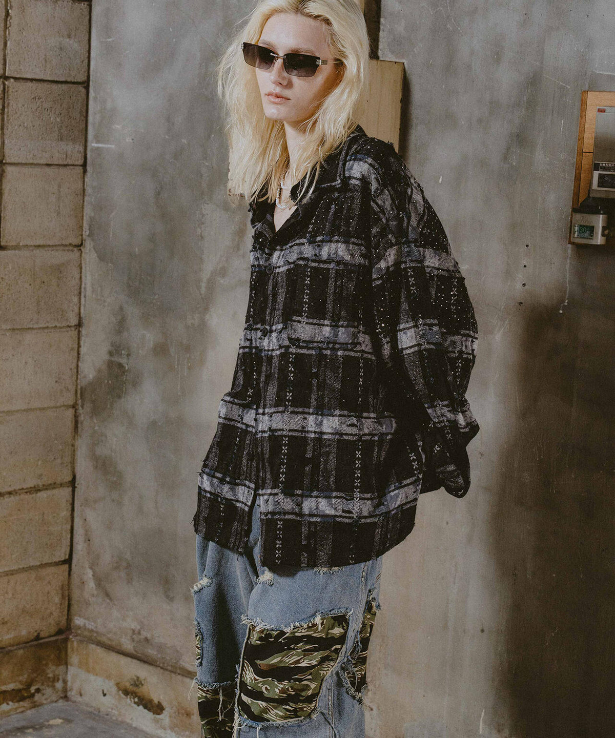 FR(13)NDS/フレンズ/RHINES STONE DAMEGE SHIRTS