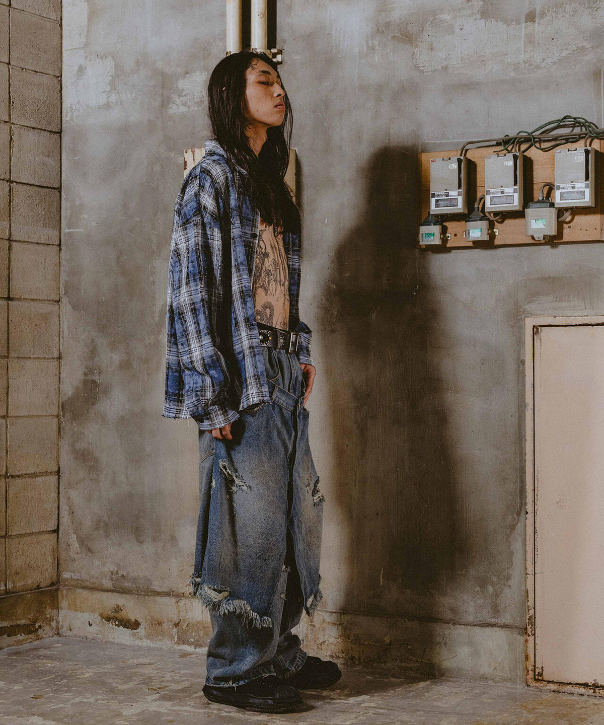 FR(13)NDS/フレンズ/RHINES STONE DAMEGE SHIRTS