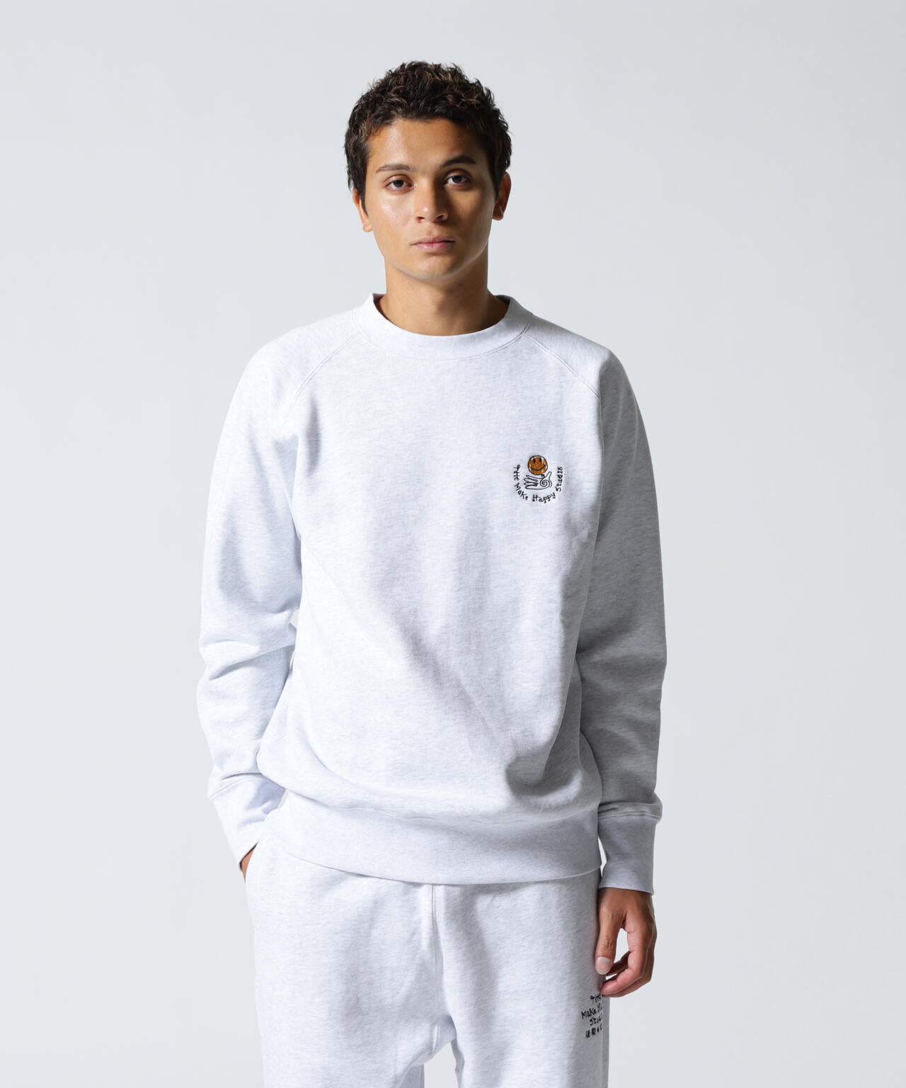 The Make Happy Studio/ザメイクハッピーストゥディオ/RAGLAN CREWNECK