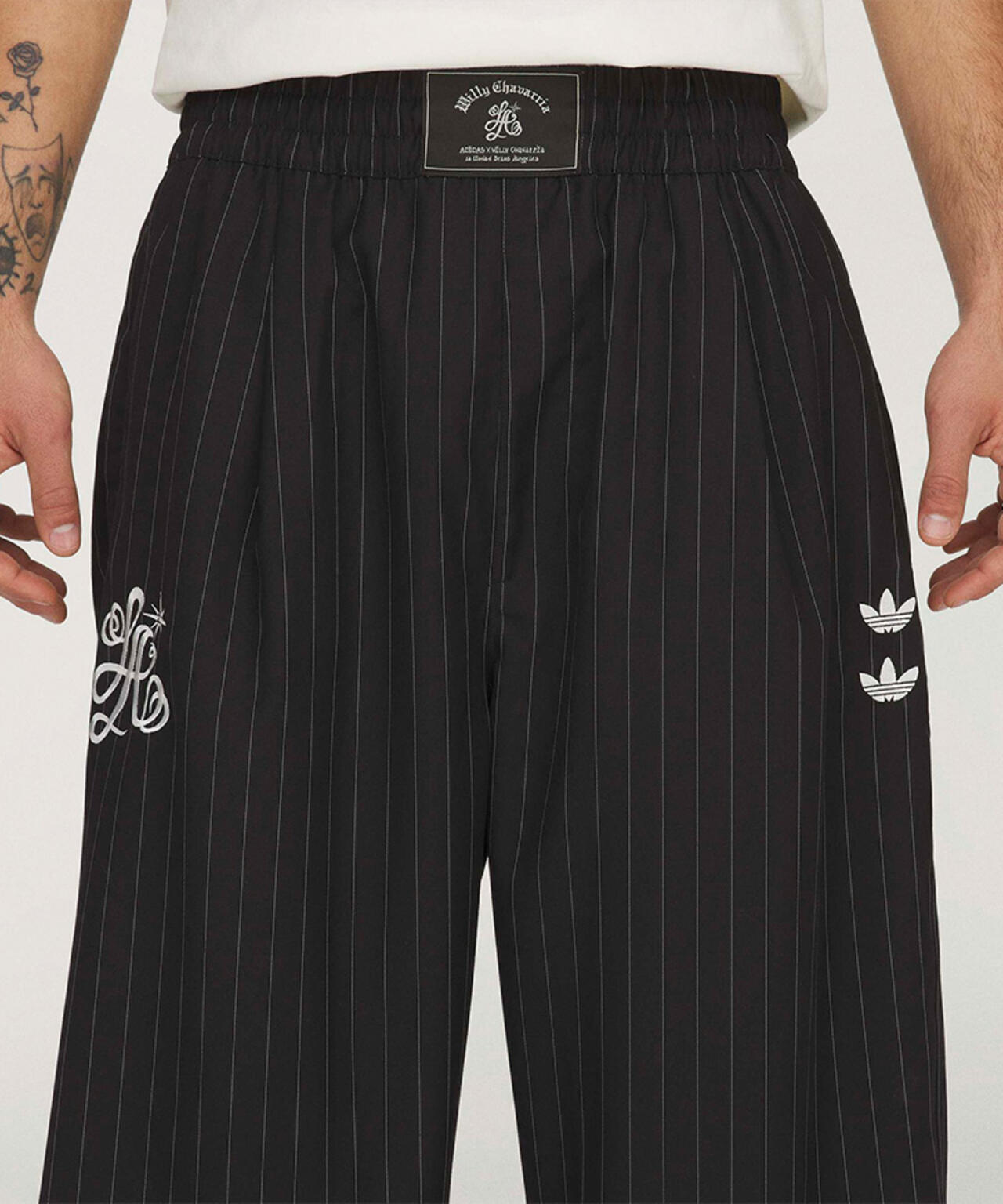 アディダス　ウィリーチャバリア　ハーフパンツ　スウェットkorn adidas×WILLY CHAVARRIA/アディダス×ウィリーチャバリア/WC PINSTRIPE