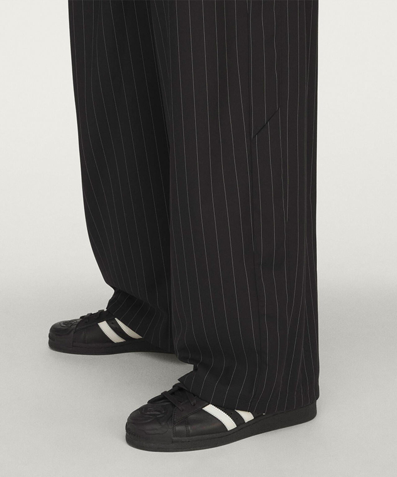 adidas×WILLY CHAVARRIA/アディダス×ウィリーチャバリア/WC PINSTRIPE PANTS