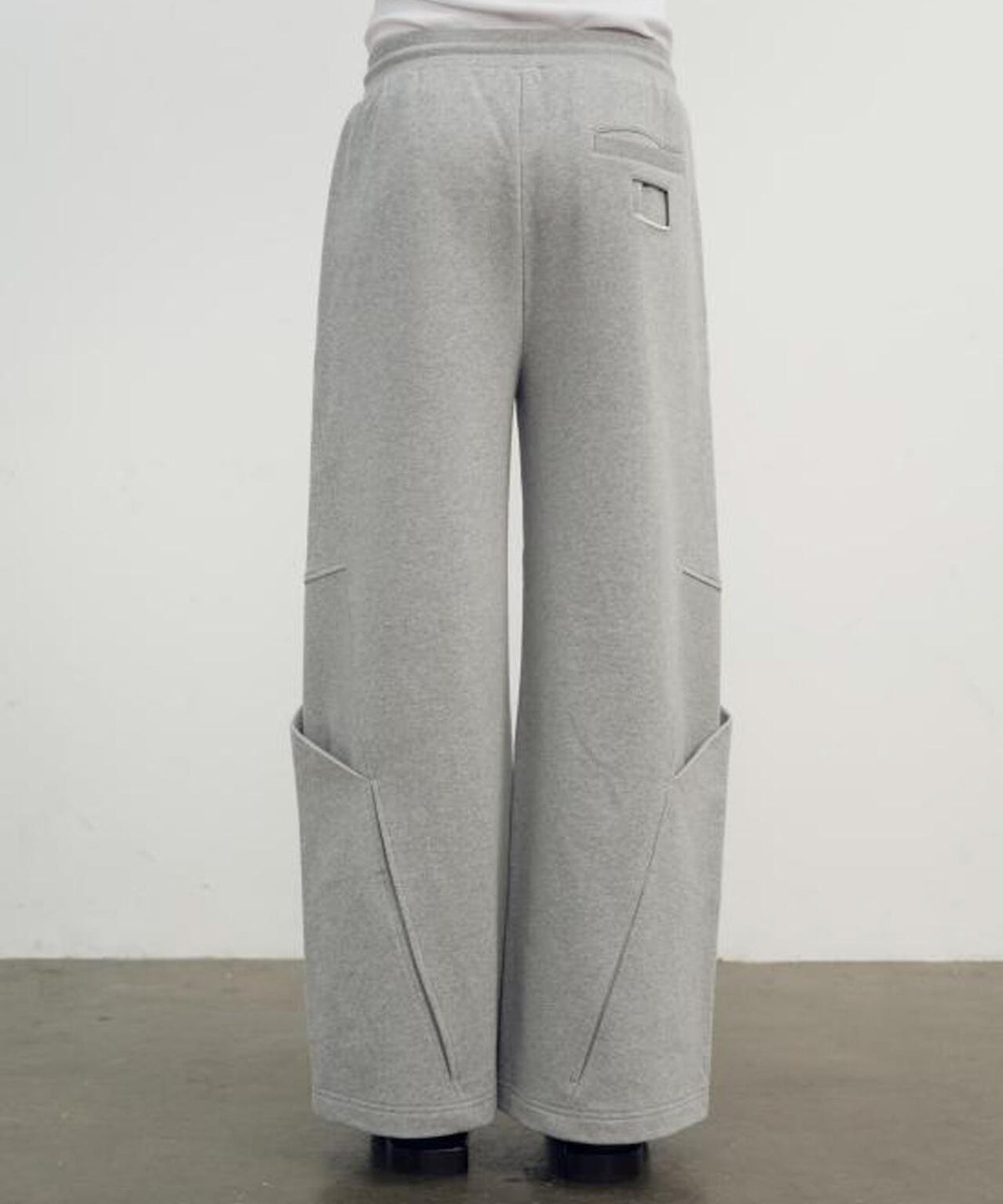 NULLUS/ヌルス/SCULPTURAL CUT WIDE LEG SWEATS/NUAW26TRO007