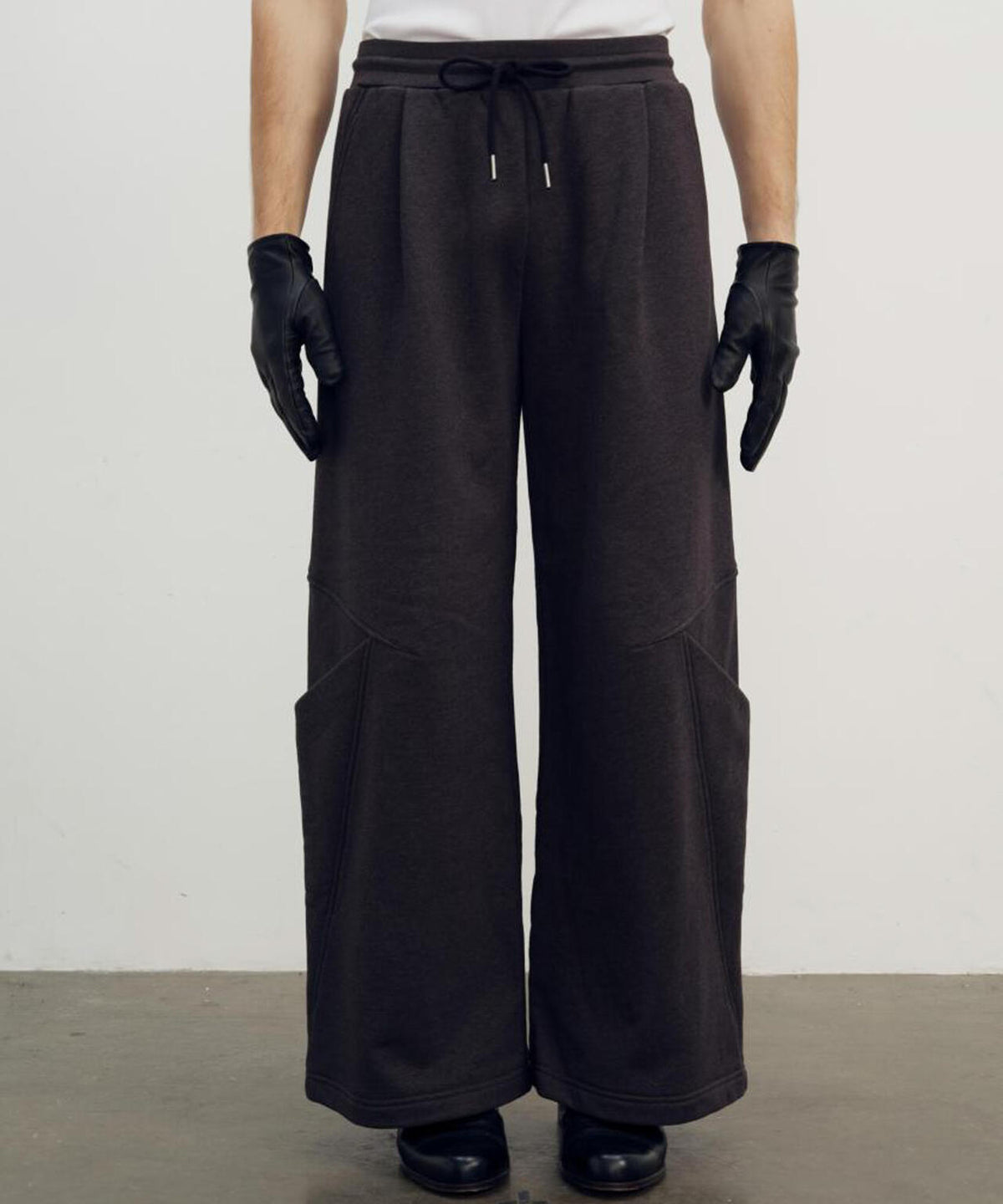NULLUS/ヌルス/SCULPTURAL CUT WIDE LEG SWEATS/NUAW26TRO007