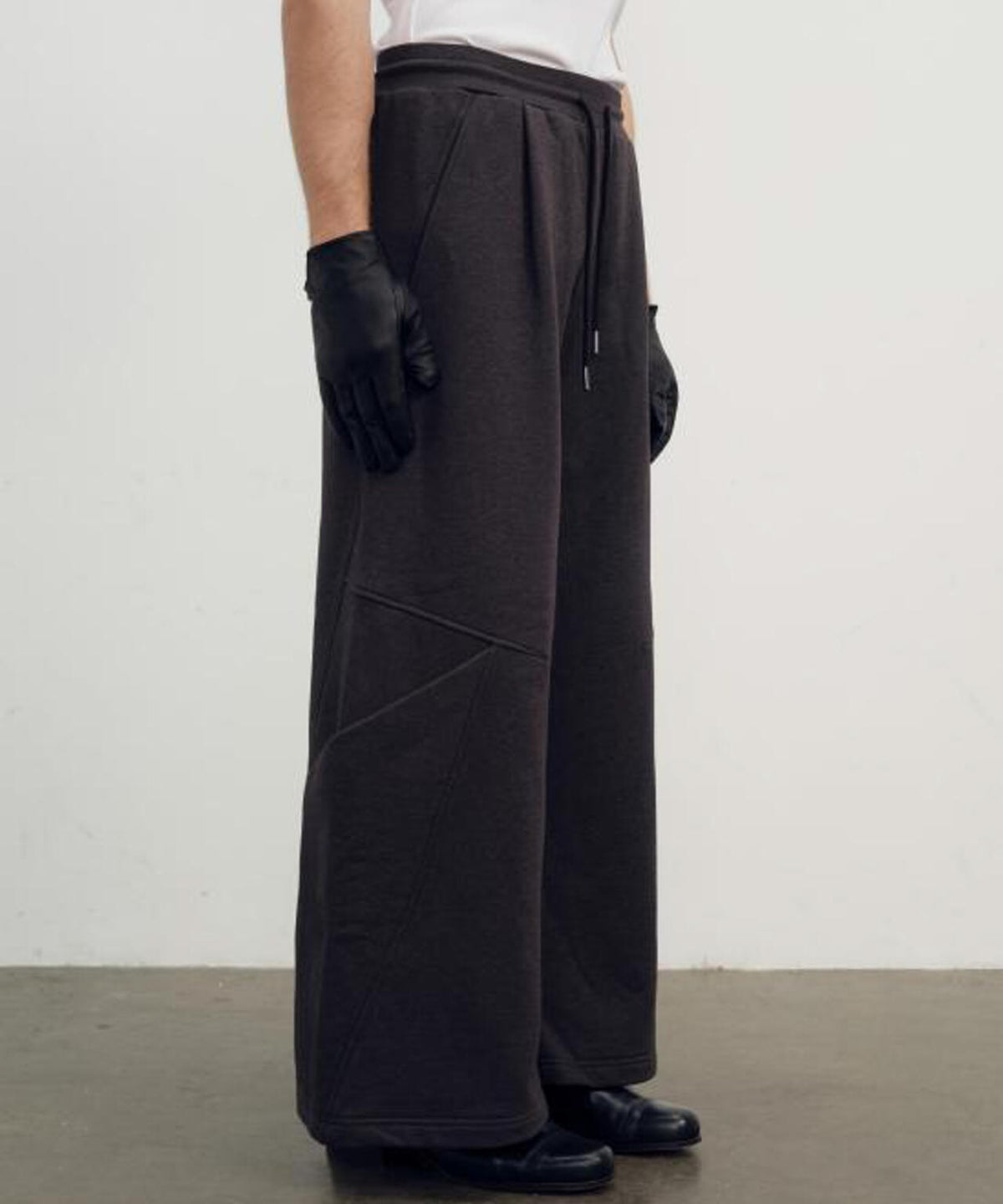 NULLUS/ヌルス/SCULPTURAL CUT WIDE LEG SWEATS/NUAW26TRO007
