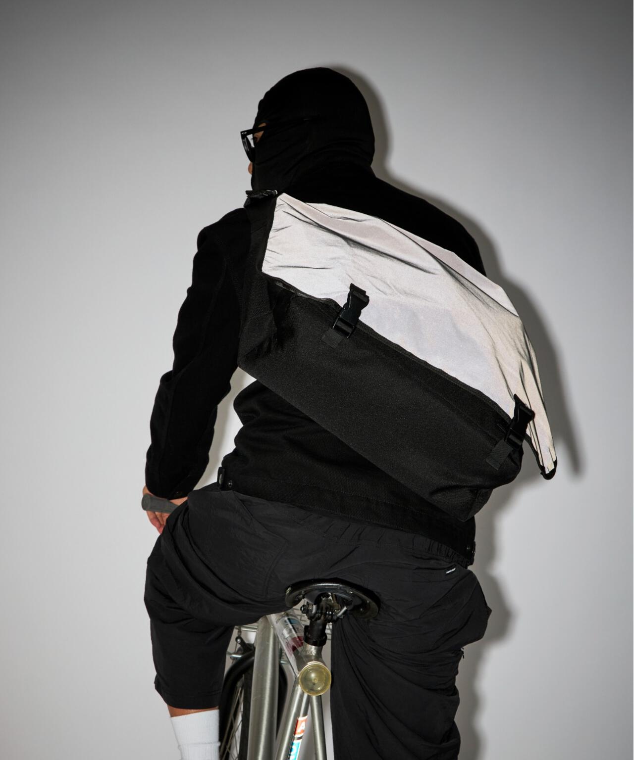PACKING/パッキング/BLACK REFLECTIVE MESSENGER/リフレクティブメッセンジャーバッグ