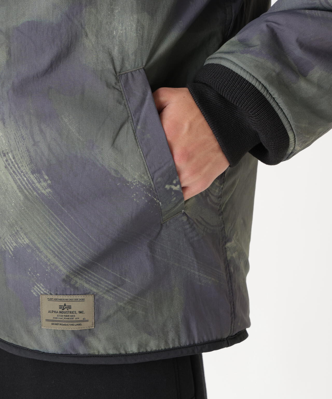 REVERSIBLE M-65 QUILTED LINER | Alpha Industries（アルファ