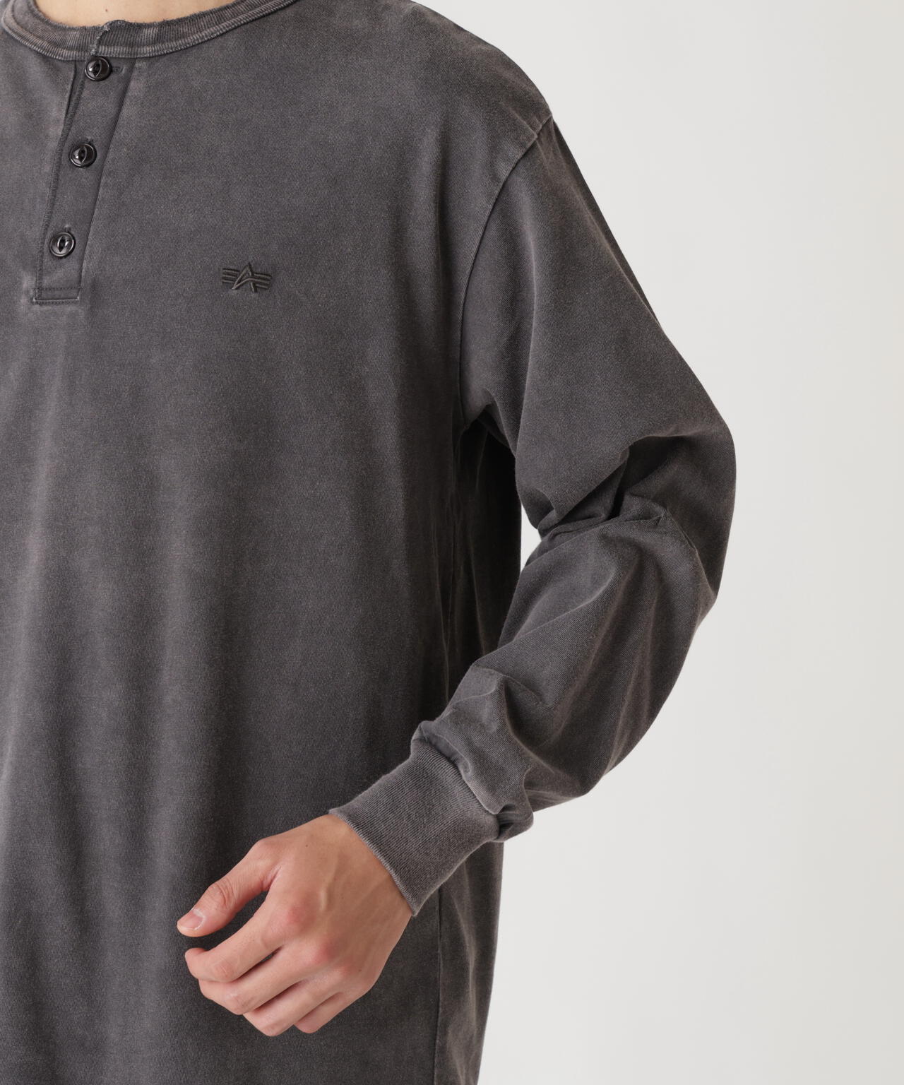 SNOW WASH LS HENLEY NECK T-SHIRT